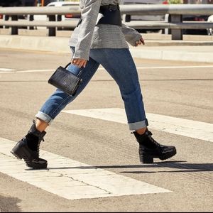 Black Combat boot 8- eyelet UNISEX! (W-11) (M-9.5)